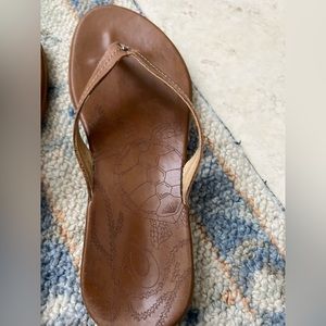 OluKai | Women’s Honu Sandal | Tan | 7 | Like New